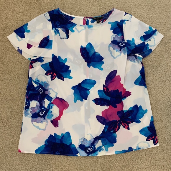 💙💕 Bold & Beautiful Blouse from Banana 💙💕 - Picture 9 of 14